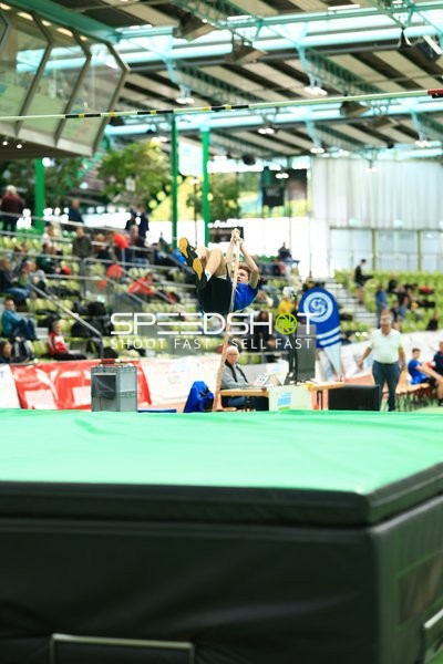 Stabhochsprung im Glaspalast