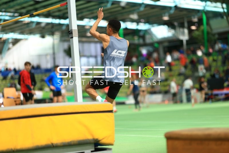 Stabhochsprung im Glaspalast