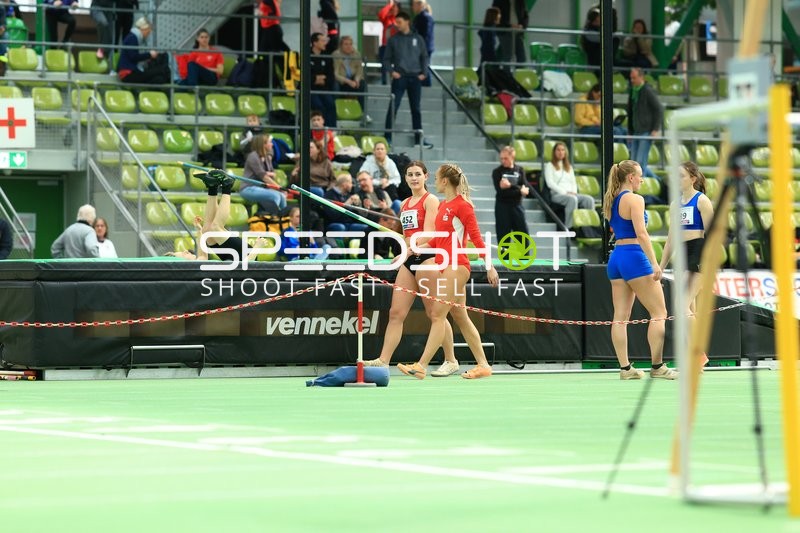 Stabhochsprung im Glaspalast