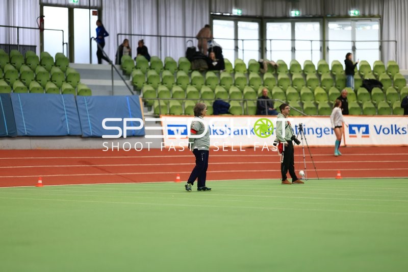Offizielle und Fotografen im Glaspalast