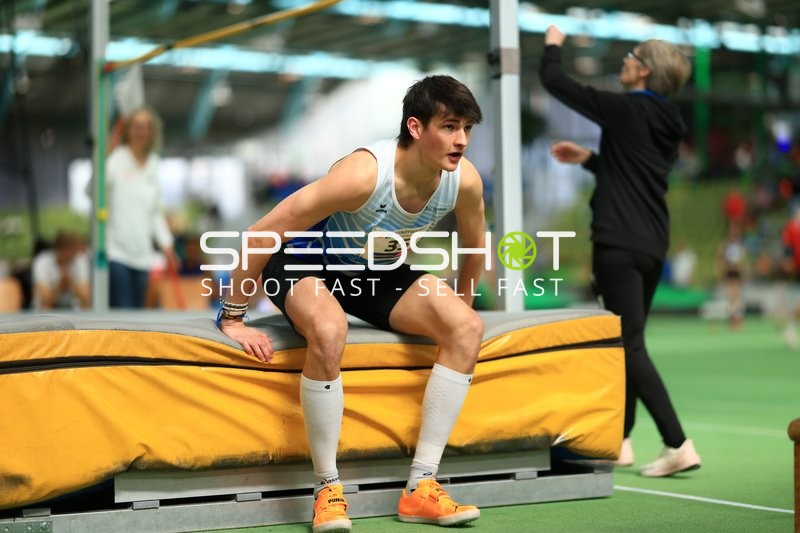 Athlet mit Startnummer 35 im Glaspalast