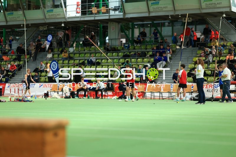 Stabhochsprung im Glaspalast