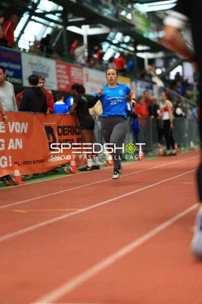 Athletin läuft im Glaspalast