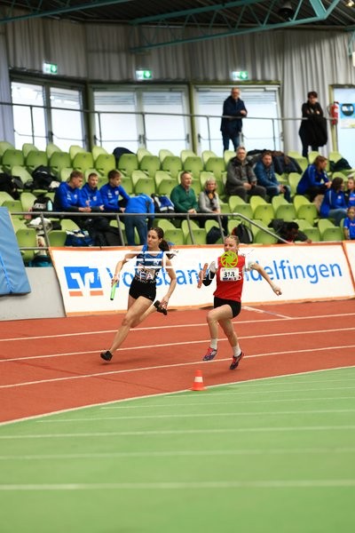 Staffelläuferinnen im Glaspalast