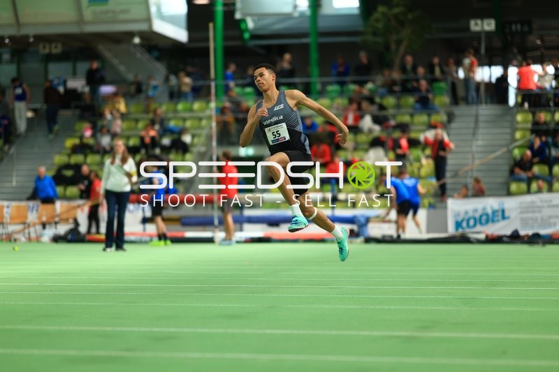 Weitsprung im Glaspalast