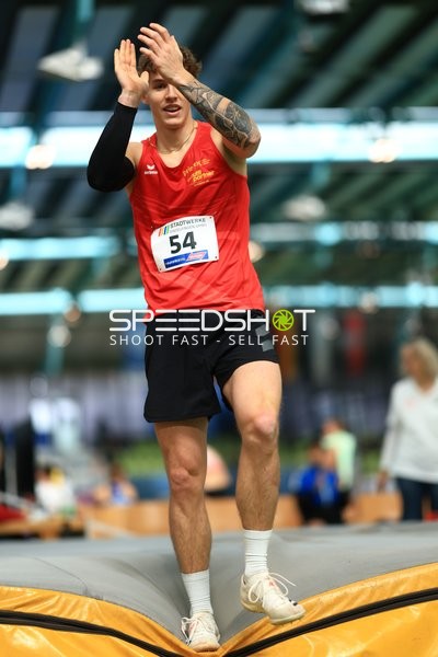 Startnummer 54 beim Sprung