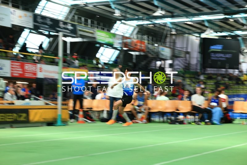 Startnummer 35 beim Weitsprung