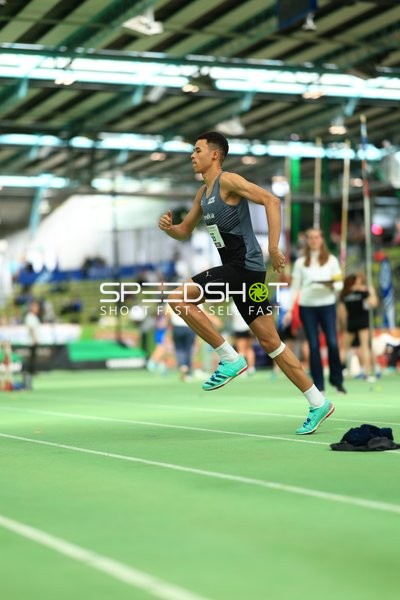 Weitsprung im Glaspalast