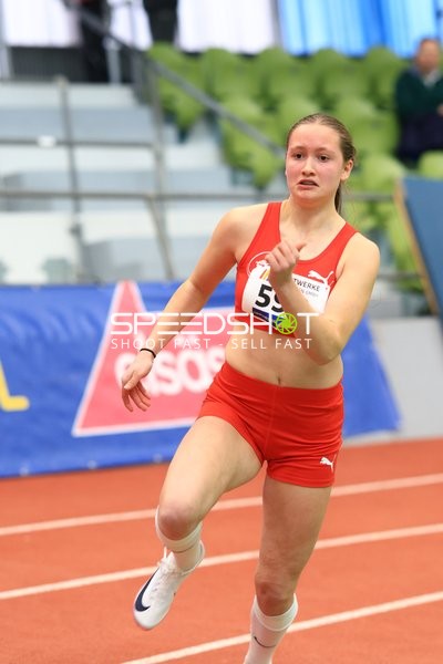 Athletin mit Startnummer 559 in Aktion