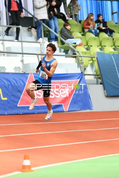 Athlet mit Startnummer 521 in Aktion