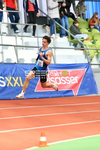 Athlet mit Startnummer 521 in Aktion