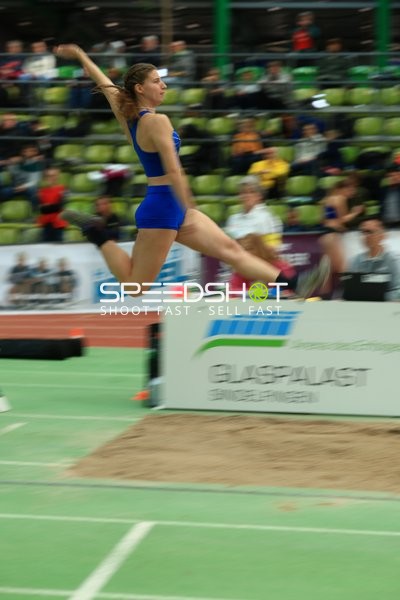 Weitsprung im Glaspalast