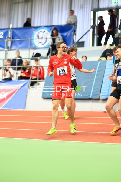 Athlet mit Startnummer 595 in Aktion