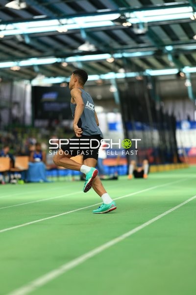 Weitsprung im Glaspalast