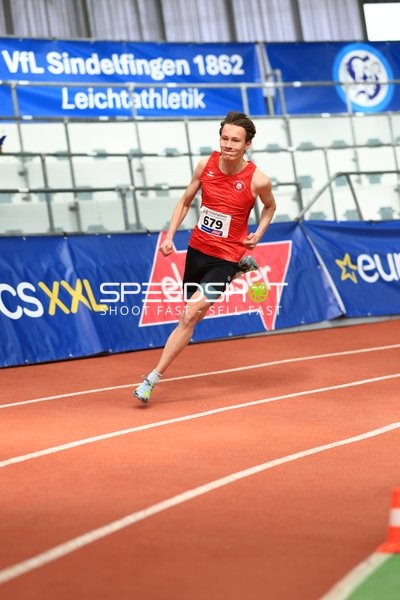 Athlet mit Startnummer 679 in Aktion