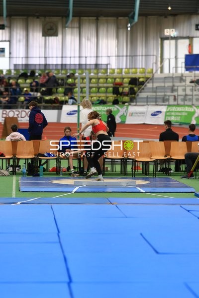 Weitsprung im Glaspalast