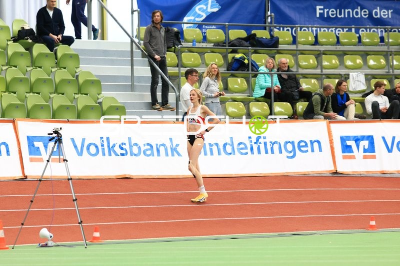 Athletin mit Startnummer 702 im Glaspalast