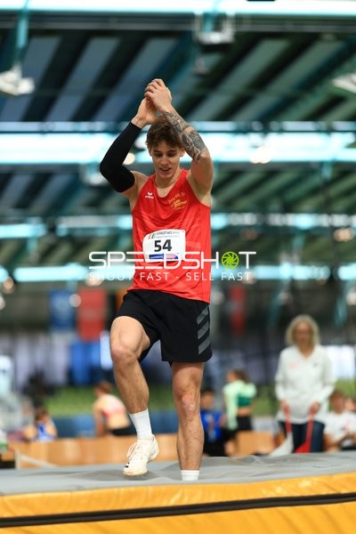 Startnummer 54 beim Weitsprung
