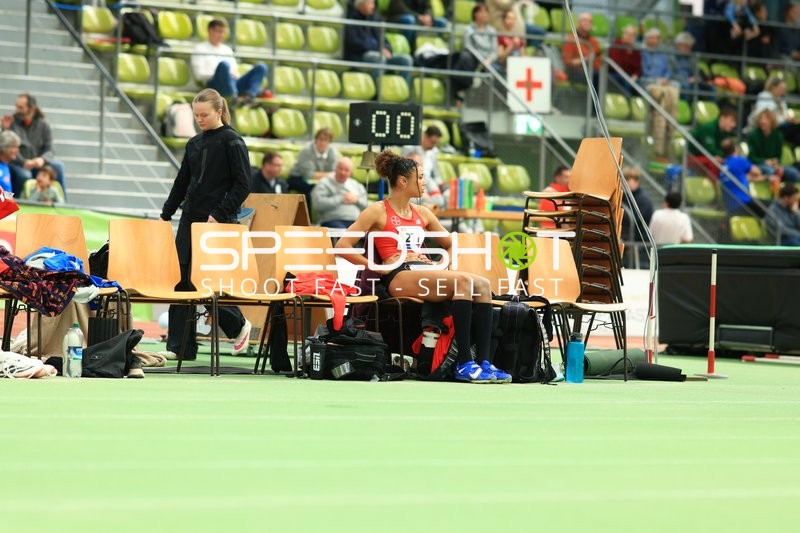 Athletin mit Startnummer 277 im Glaspalast