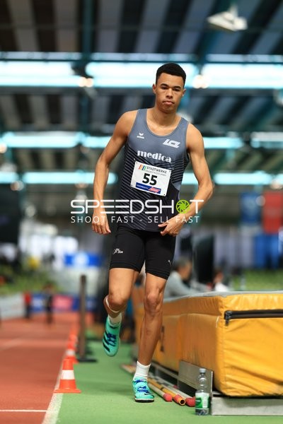 Athlet mit Startnummer 55 im Glaspalast