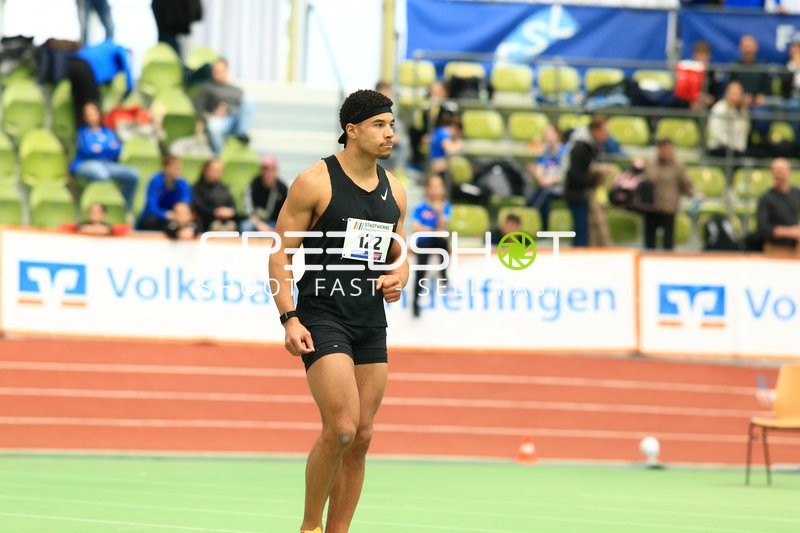 Athlet mit Startnummer 122 im Glaspalast