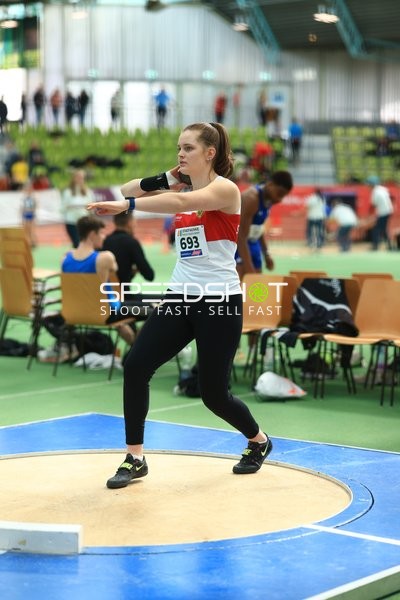 Startnummer 693 beim Kugelstoß