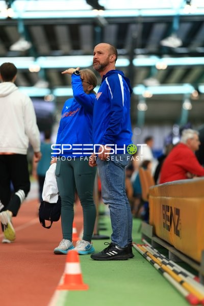 Gespräch am Rand der Halle