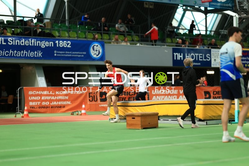 Athlet mit Startnummer 54 im Glaspalast