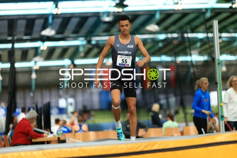 Athlet mit Startnummer 55 in Aktion