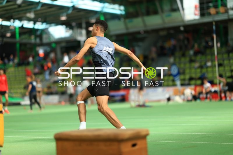 Athlet beim Absprung