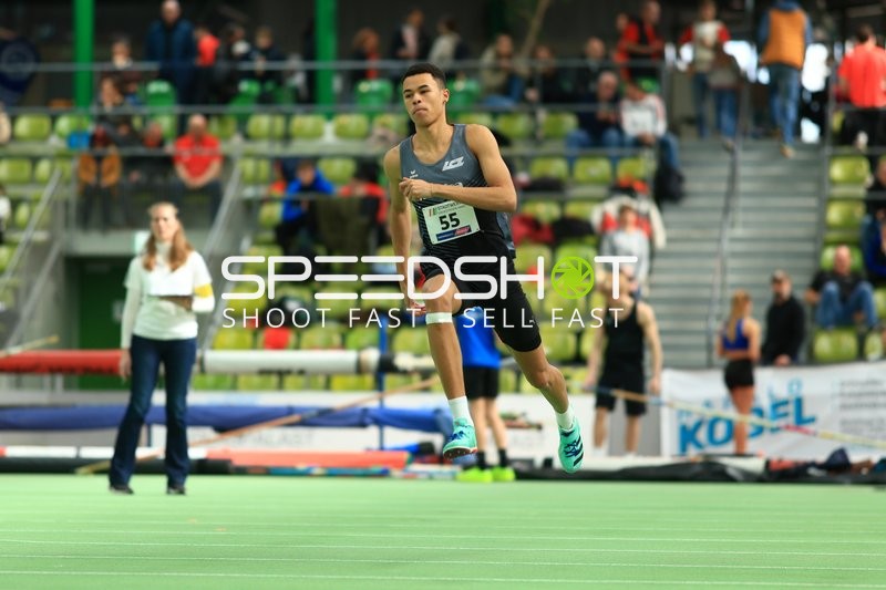 Startnummer 55 beim Weitsprung