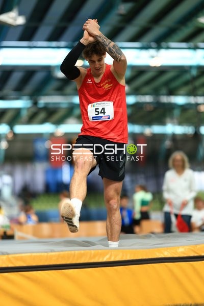Hochsprung mit Startnummer 54
