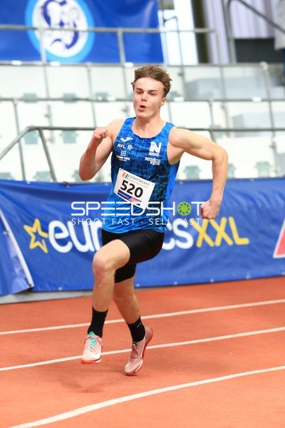 Athlet mit Startnummer 520 in Aktion