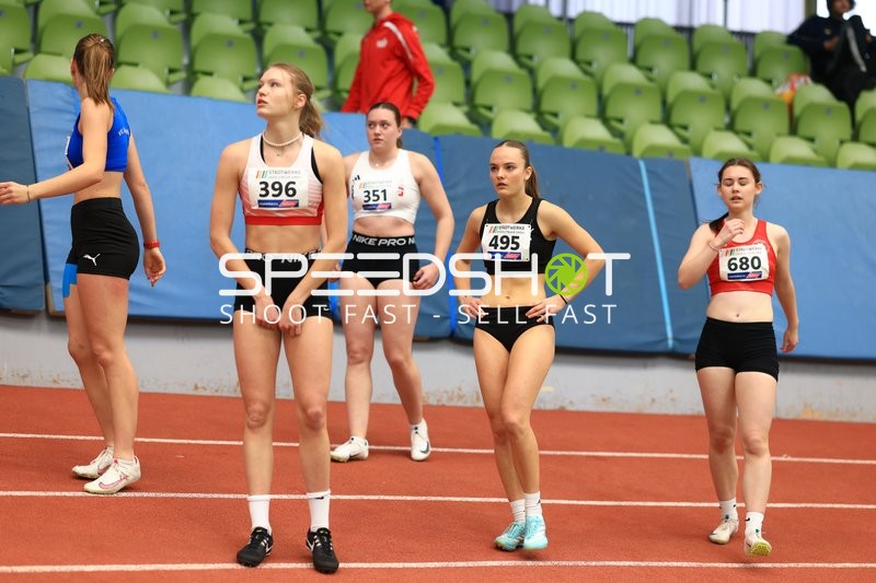 Athletinnen vor dem Start im Glaspalast