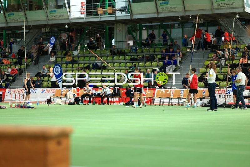 Stabhochsprung im Glaspalast