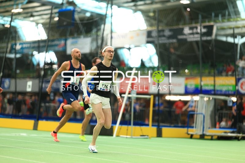 Läufer mit Startnummern 126 und 52