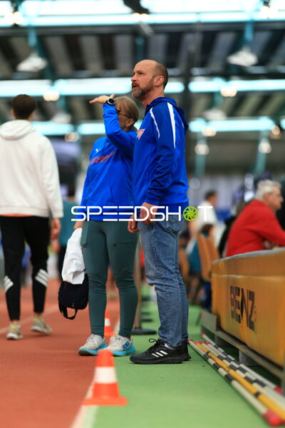 Gespräch am Rand im Glaspalast