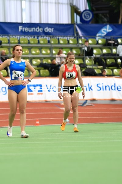 Athletinnen mit Startnummern 118 und 248