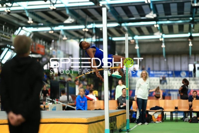 Stabhochsprung im Glaspalast