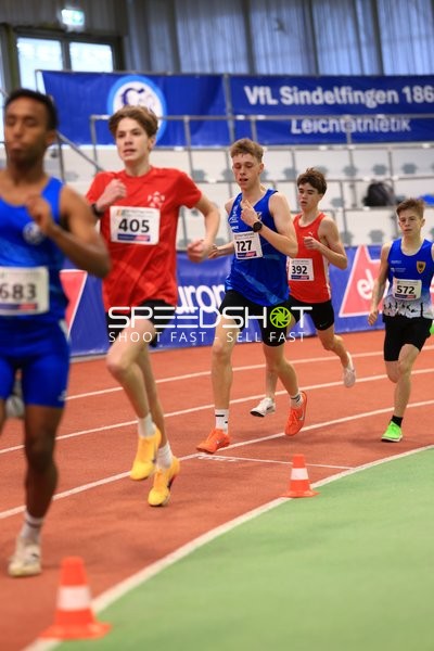 Athleten laufen im Glaspalast