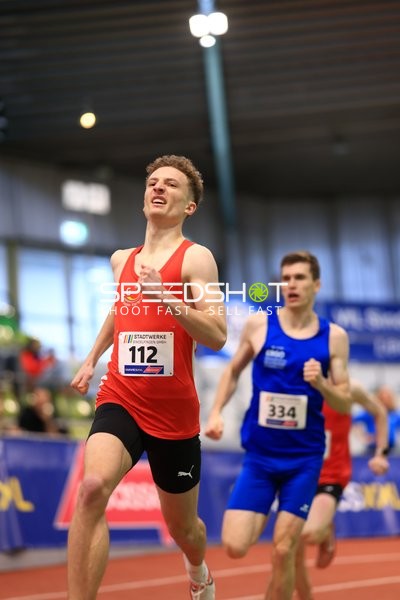 Startnummer 112 jubelt im Glaspalast