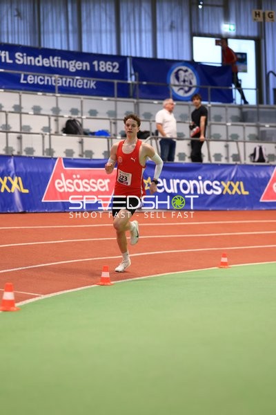 Athlet mit Startnummer 123 in Aktion