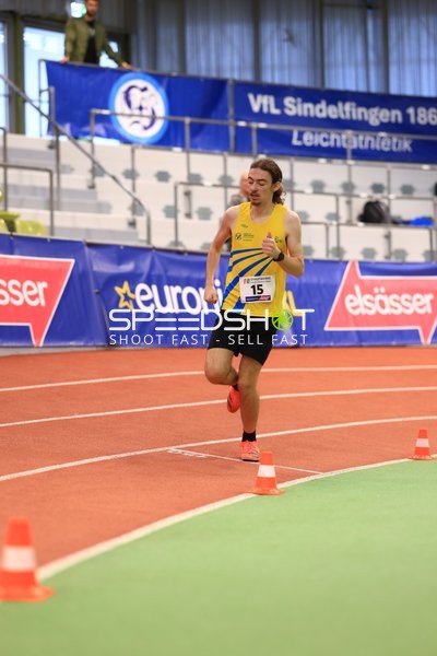 Athlet mit Startnummer 15 in Aktion