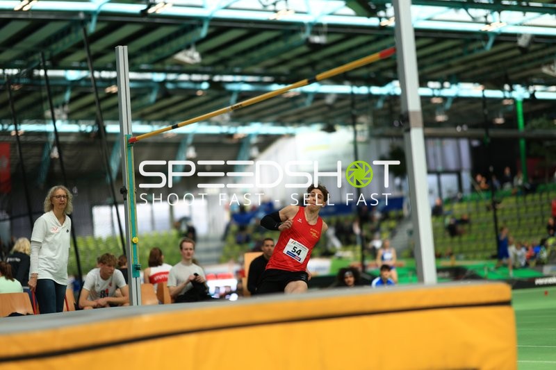 Startnummer 54 beim Hochsprung