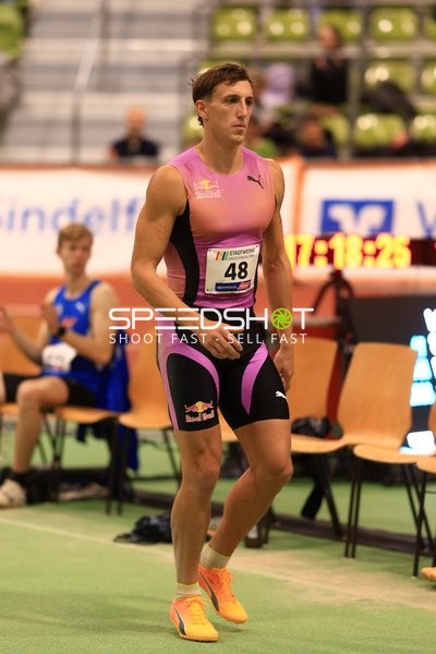 Athlet mit Startnummer 48 im Glaspalast