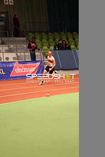 Athlet sprintet im Glaspalast