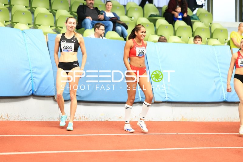 Athletinnen mit Startnummern 484 und 602