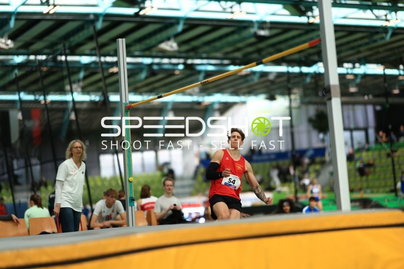 Startnummer 54 beim Hochsprung