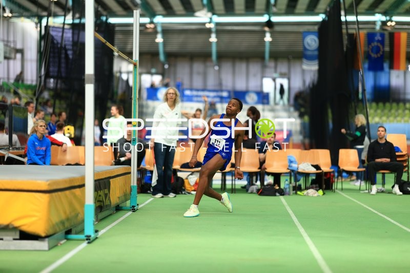 Startnummer 111 beim Hochsprung