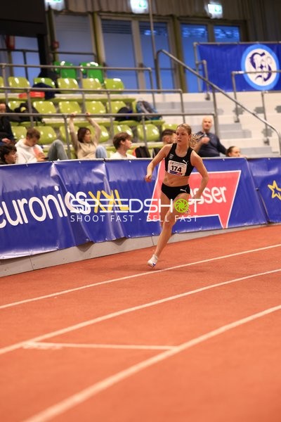 Athletin mit Startnummer 174 in Aktion